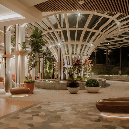 Hotel The Botanica Sanctuary Puncak Esterno foto The lobby of the hotel