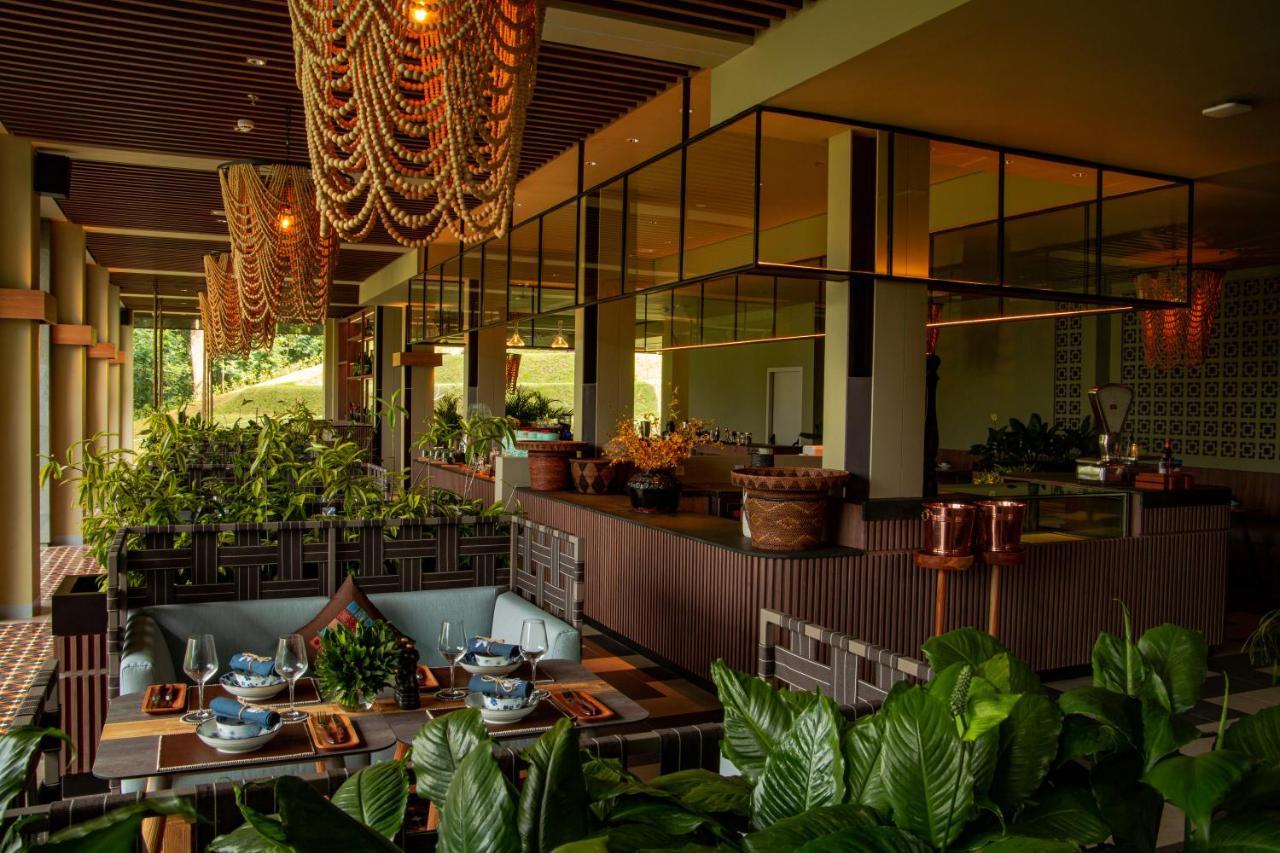 Hotel The Botanica Sanctuary Puncak Esterno foto The restaurant