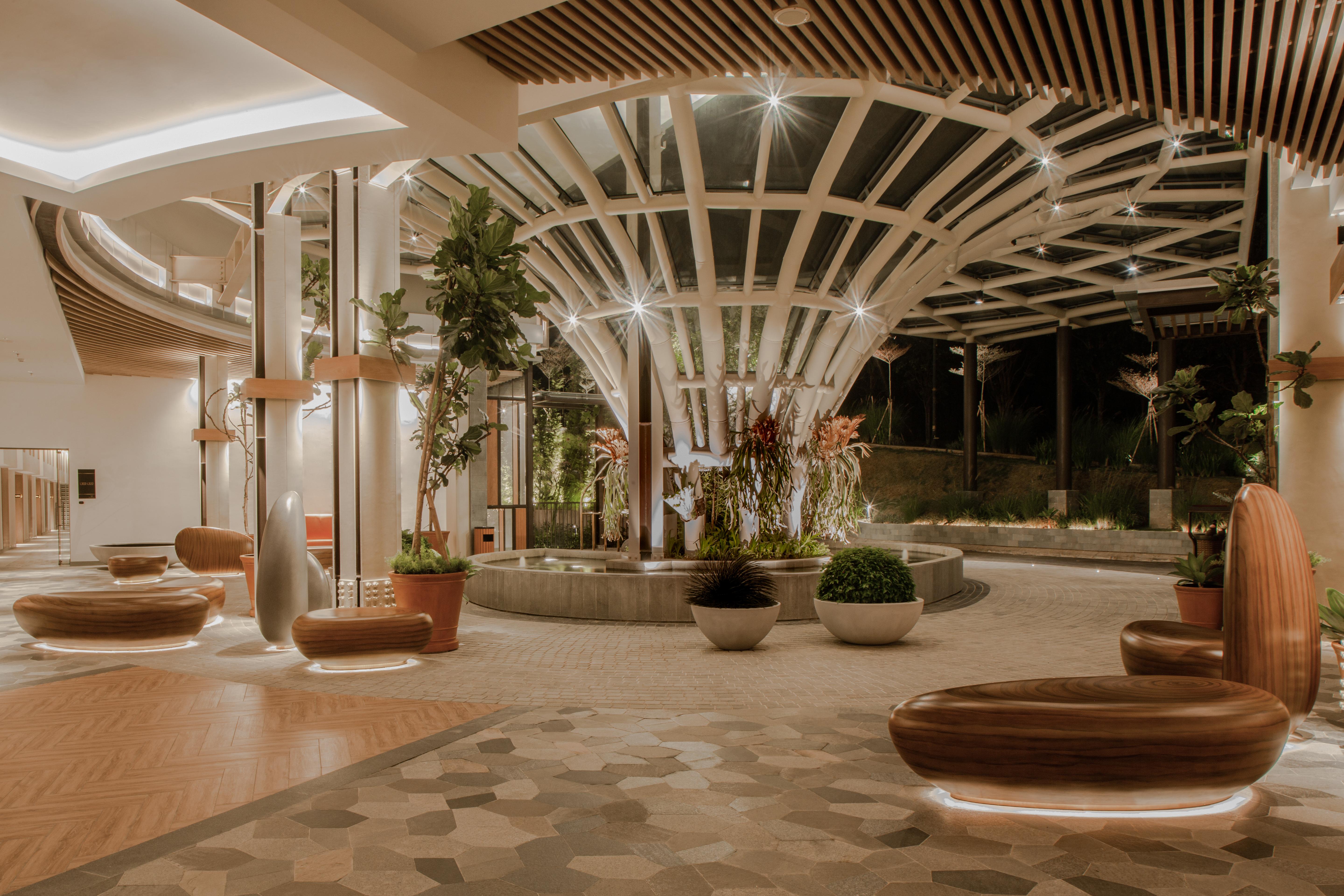 Hotel The Botanica Sanctuary Puncak Esterno foto The lobby of the hotel